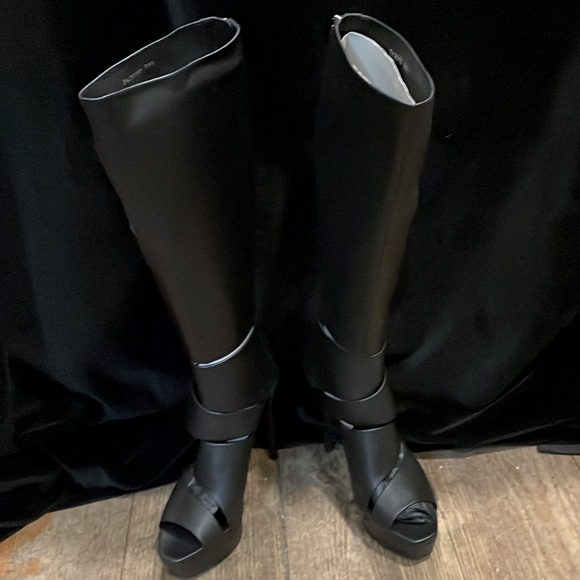 GUCCI LUXURY HELENA BLACK LEATHER CUT OUT HIGH HEEL TALL BOOTS - 9.5 - NIB!๐ฅ๐ซฆ - Picture 10 of 15